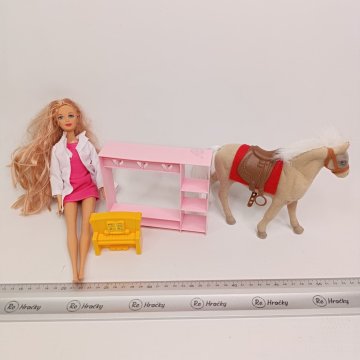 Barbie veterinářka a koník